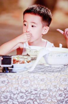 小小春《爸爸去哪儿5》可爱剧照