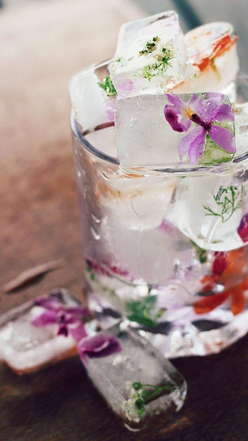 鸡尾酒一杯一口何必强说愁