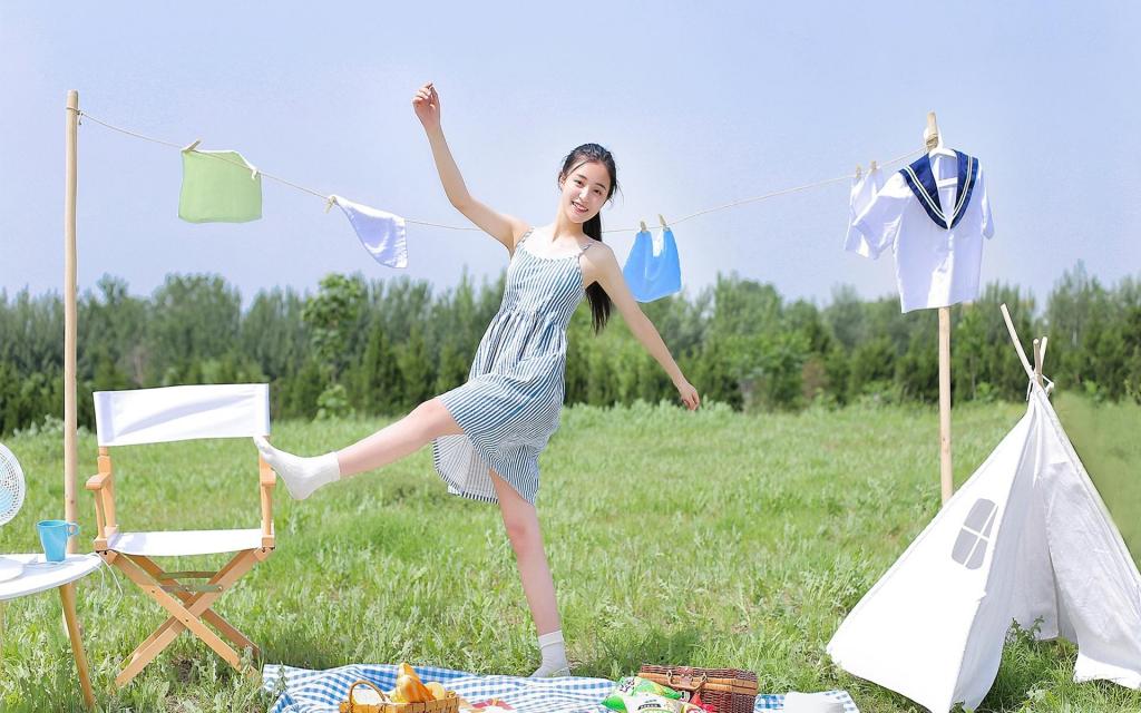 清纯元气少女户外迷人写真