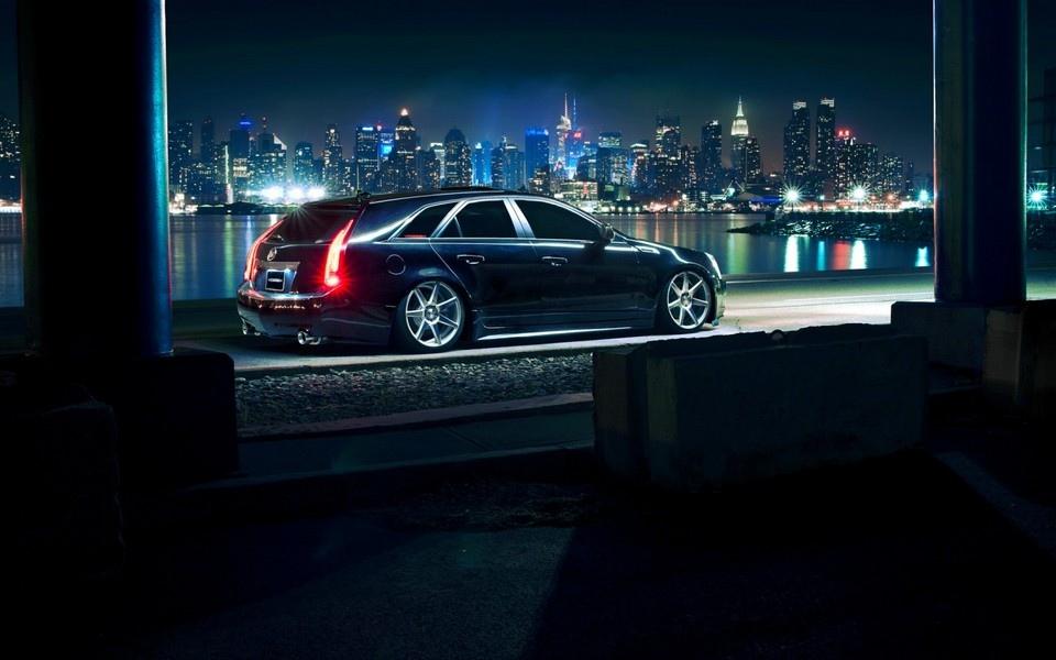 时尚豪华的凯迪拉克CTS