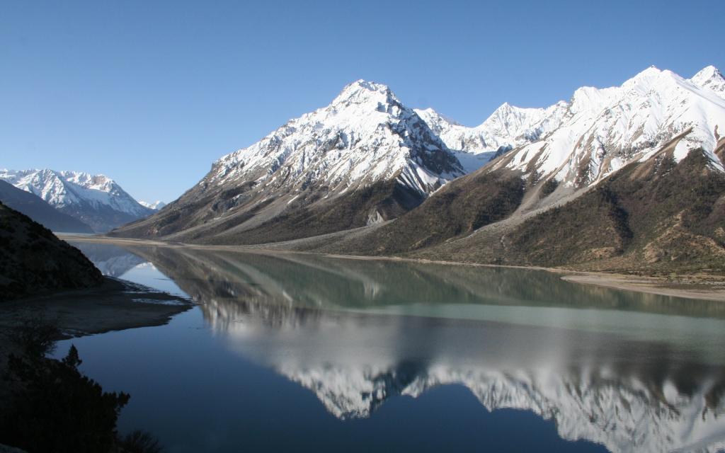 美丽的尼洋河自然风景