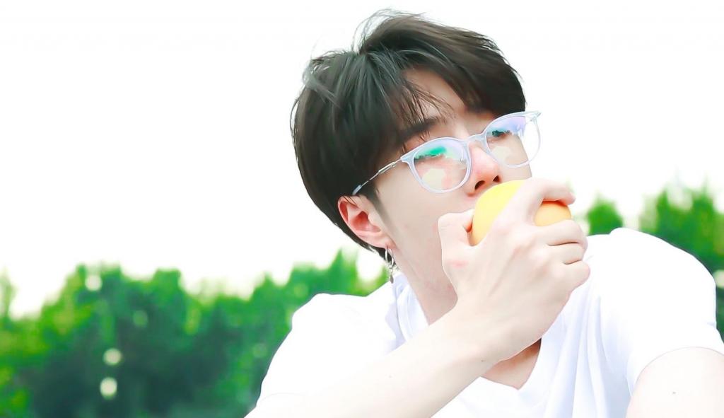 王一博时尚帅气休闲小清新写真