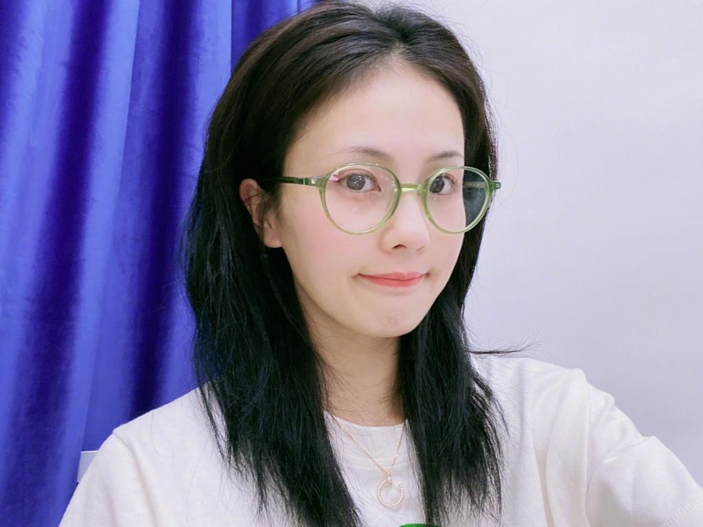 白鹿少女风甜美可爱自拍