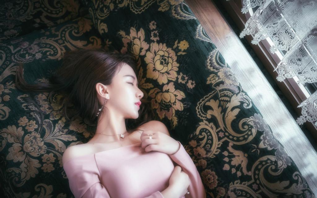 唯美性感火车美女