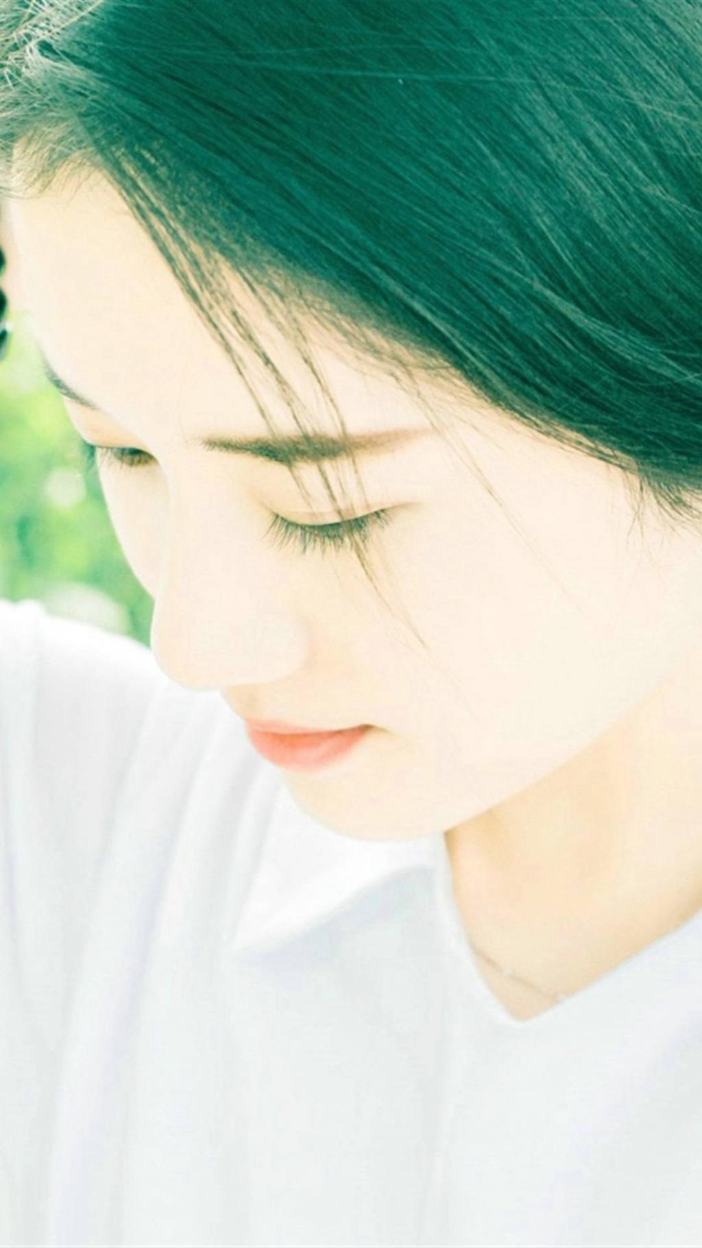 白皙少女户外唯美写真