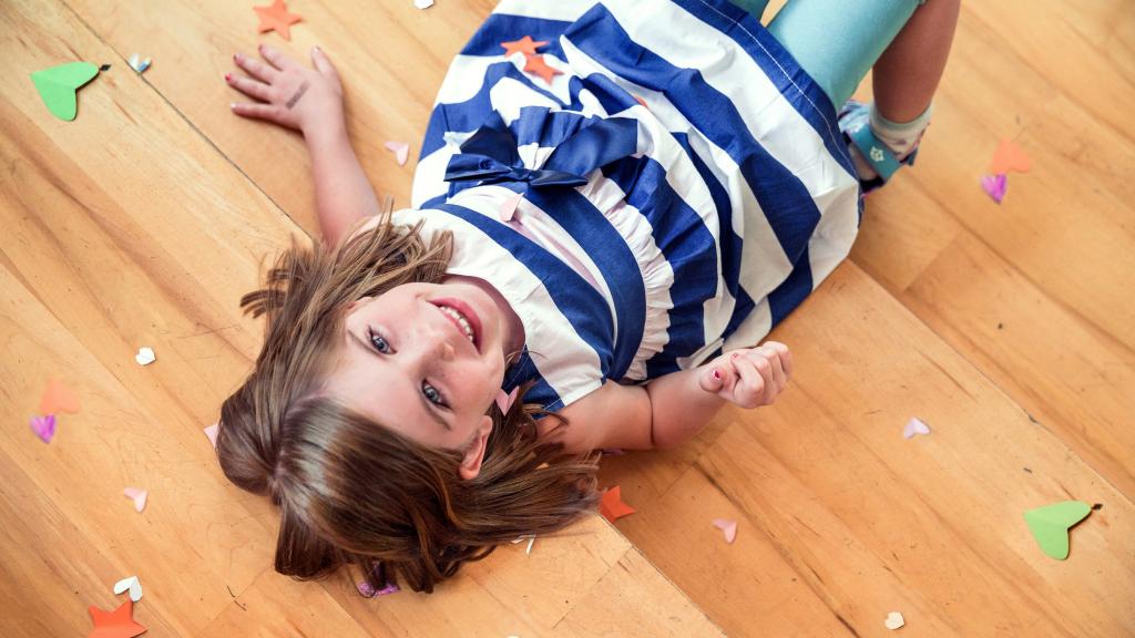 可爱的孩子给人温馨的感觉