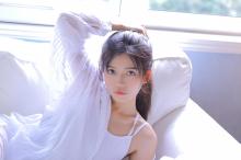 清纯美女白色吊带诱惑写真