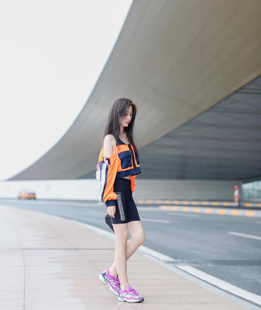 虞书欣甜美靓丽写真