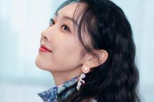 宣璐印花裙气质知性诱人室内写真