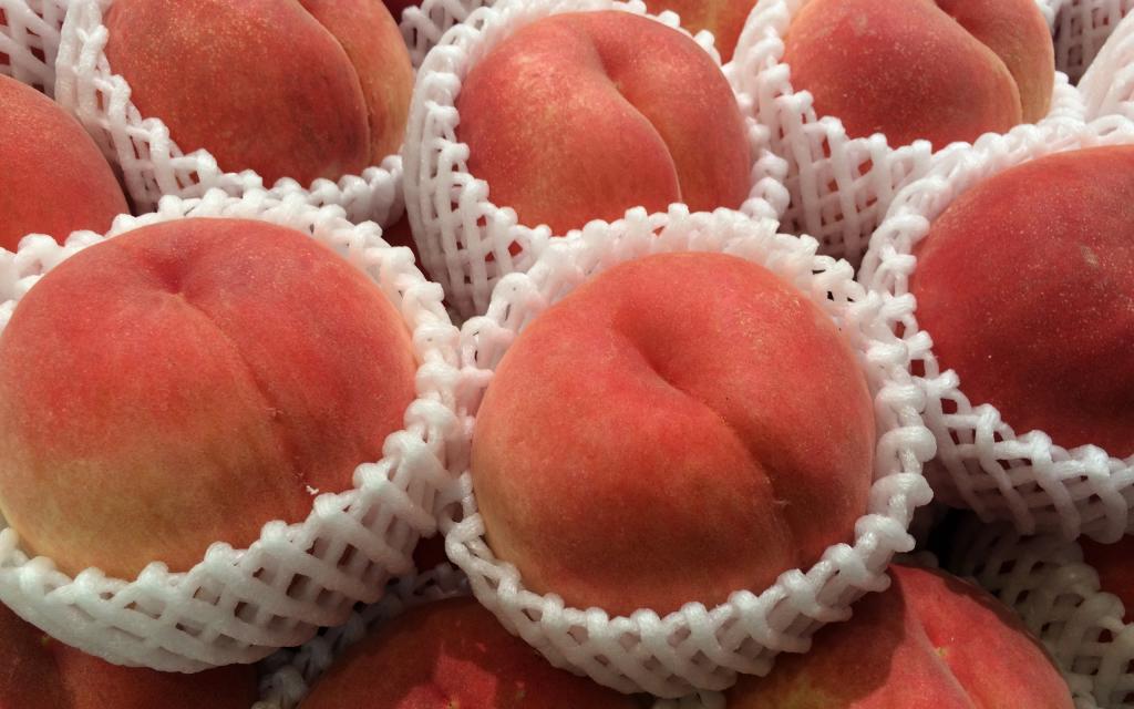 甜蜜多汁的水蜜桃