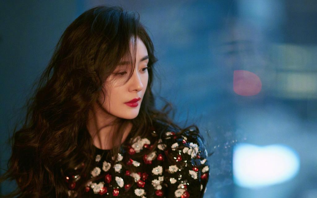 杨幂轻熟性感写真