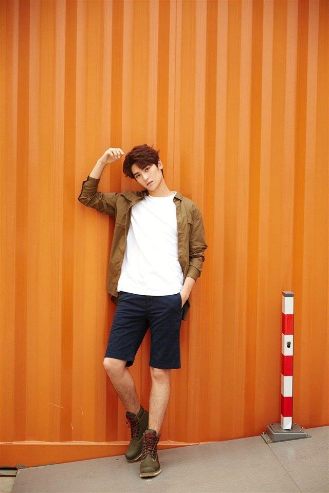 98小鲜肉黄俊捷时尚写真