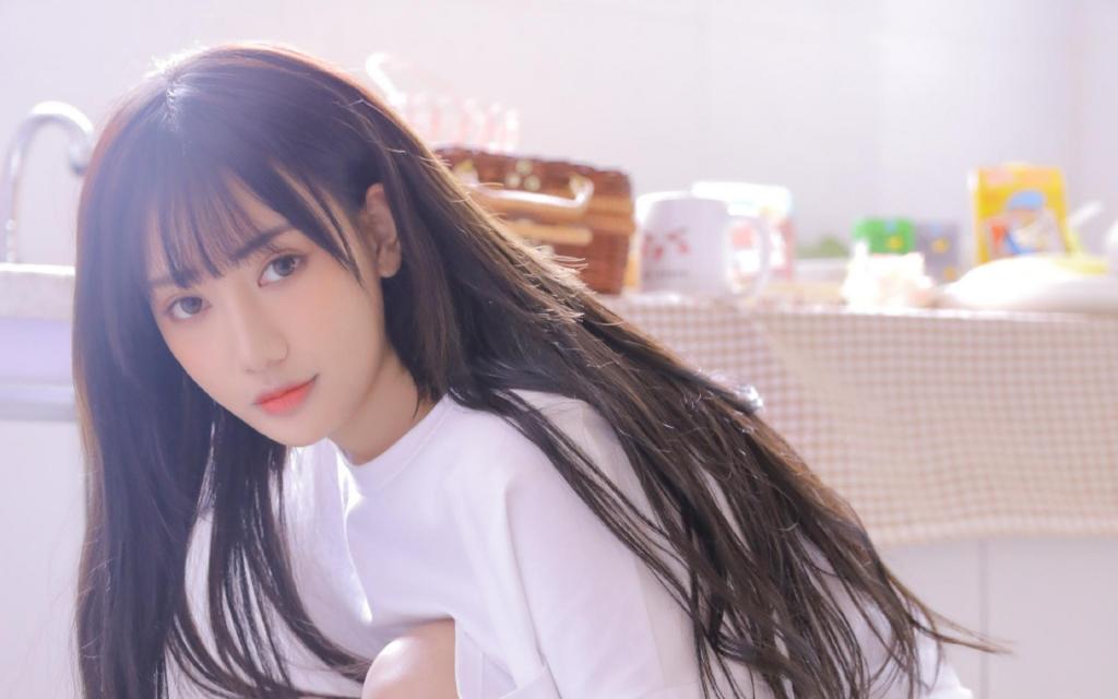 极品清纯美女白净居家私房写真