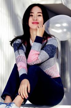 霍思燕俏皮少女风写真