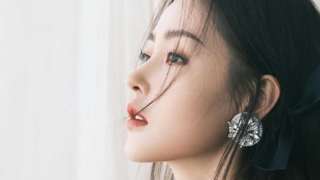 张天爱性感吊带魅惑撩人写真