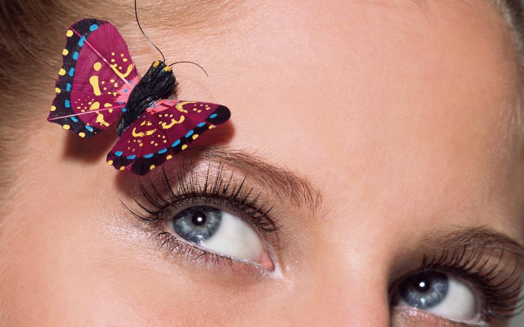 女性脸部特写蝴蝶