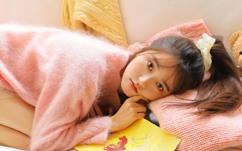 超级粉嫩美少女甜美居家私房写真