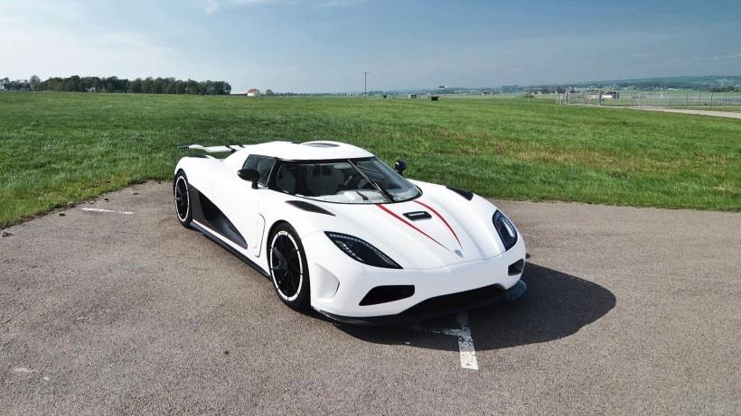 白色科尼塞克agera
