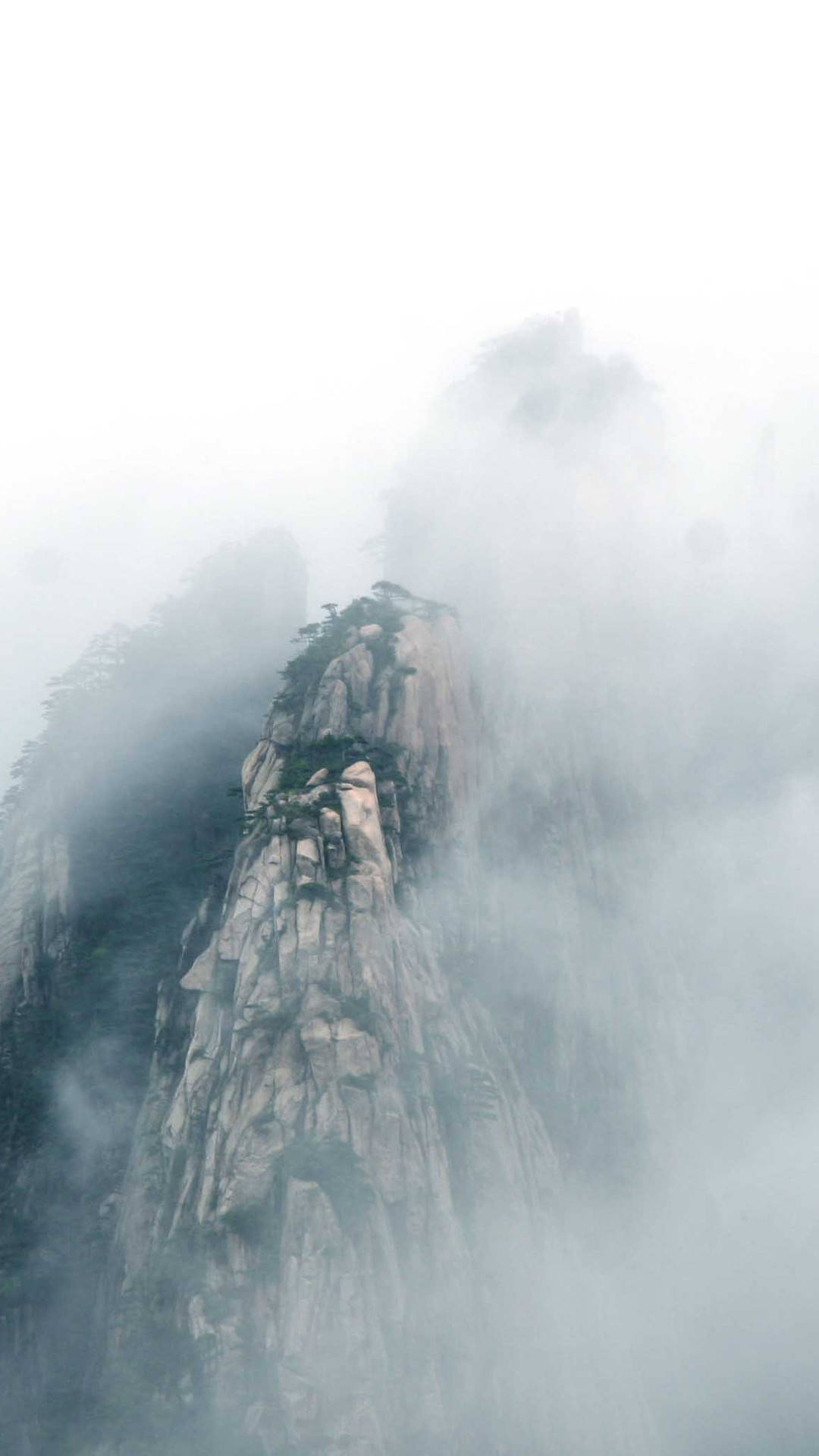 云遮雾绕的黄山