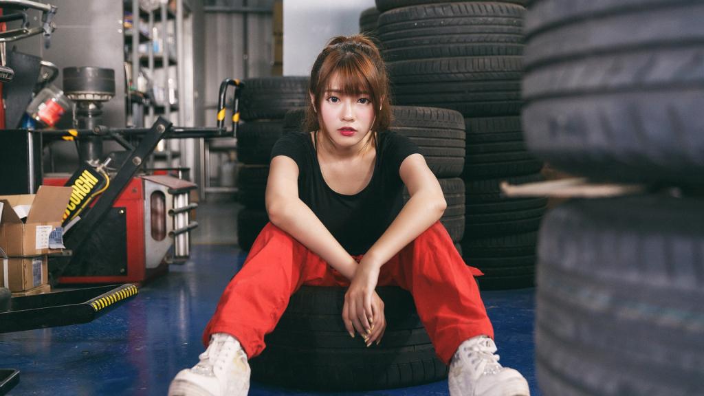 火辣美女车间性感工作照