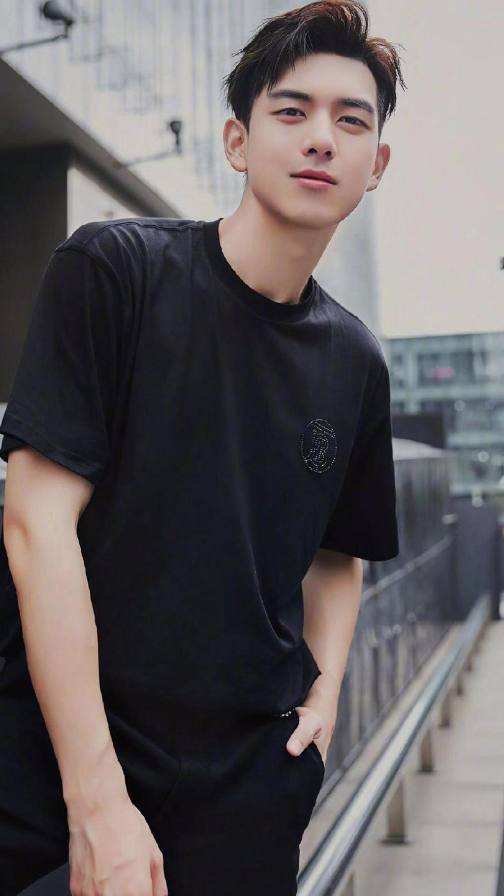 李现帅气休闲写真