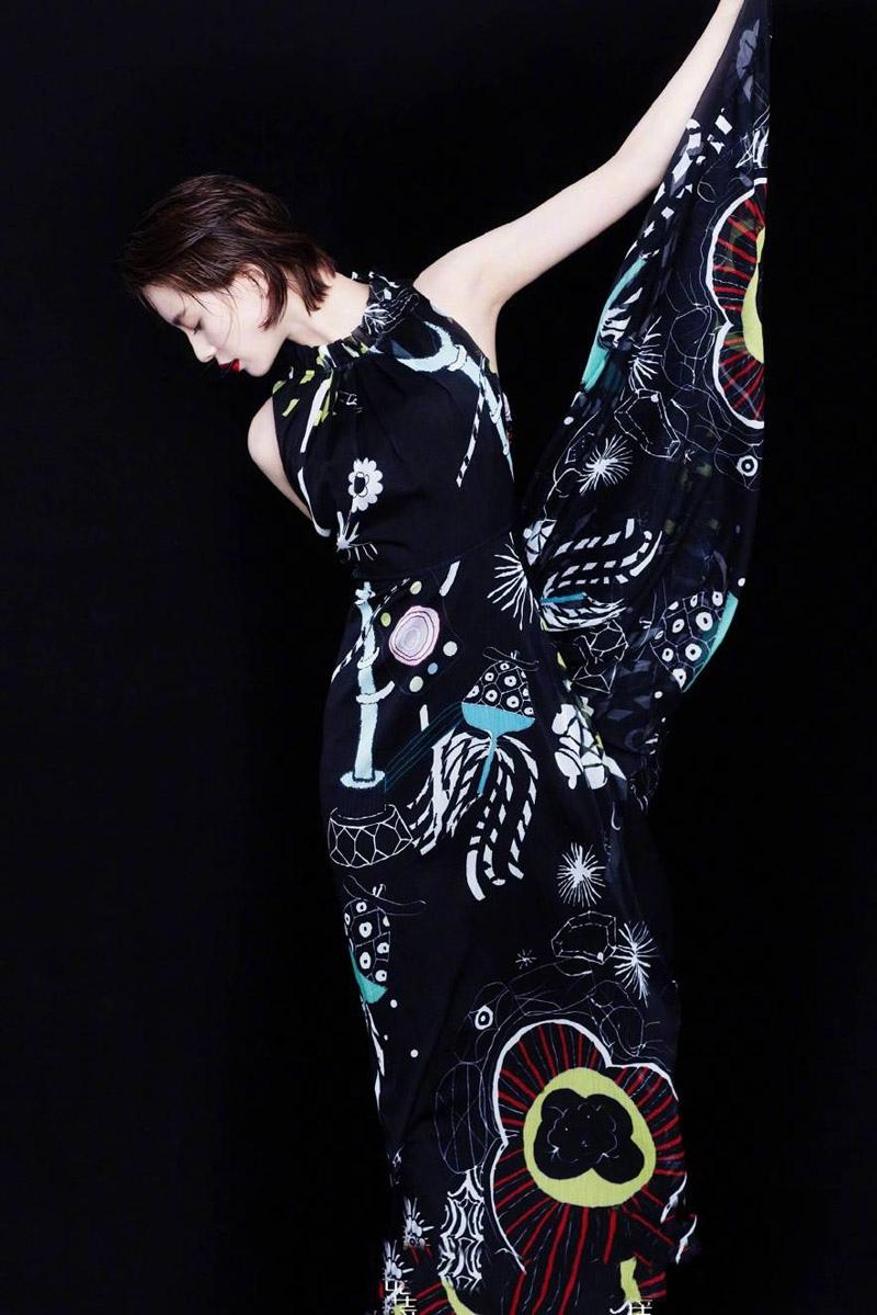 刘诗诗霸气撩人时尚杂志封面