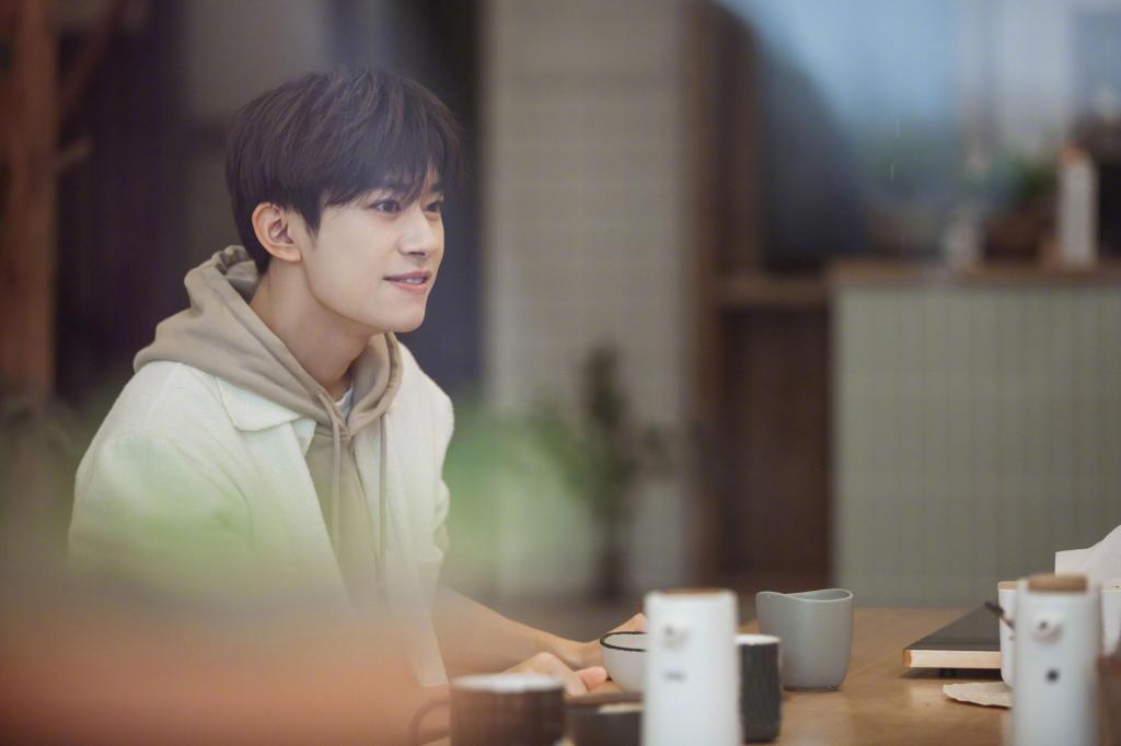 今日份暖男易烊千玺休闲写真