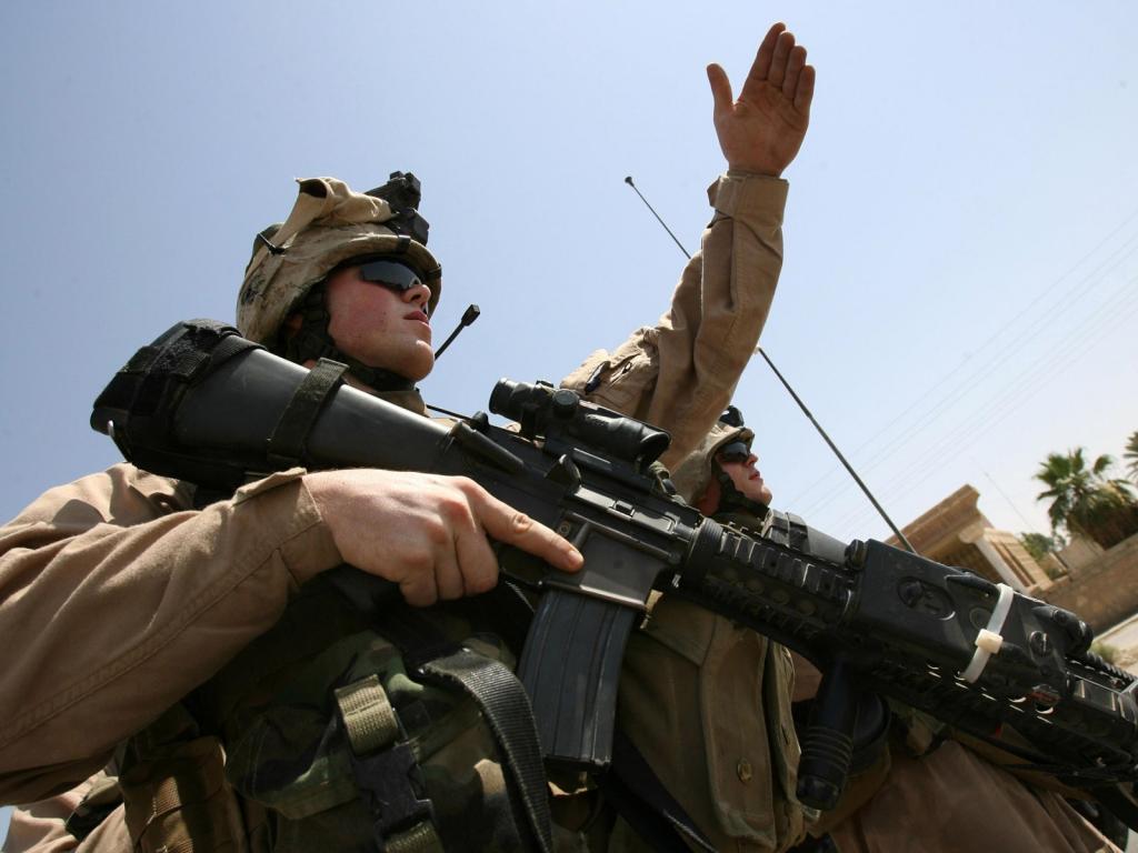 烈日下的战区士兵