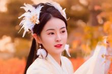 甜美俏皮古装美女写真