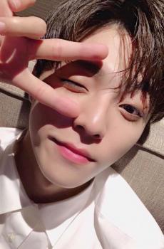 陈立农休闲帅气生活照-3