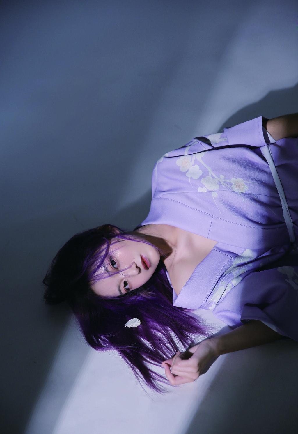 紫发和服美女香肩诱惑私房写真