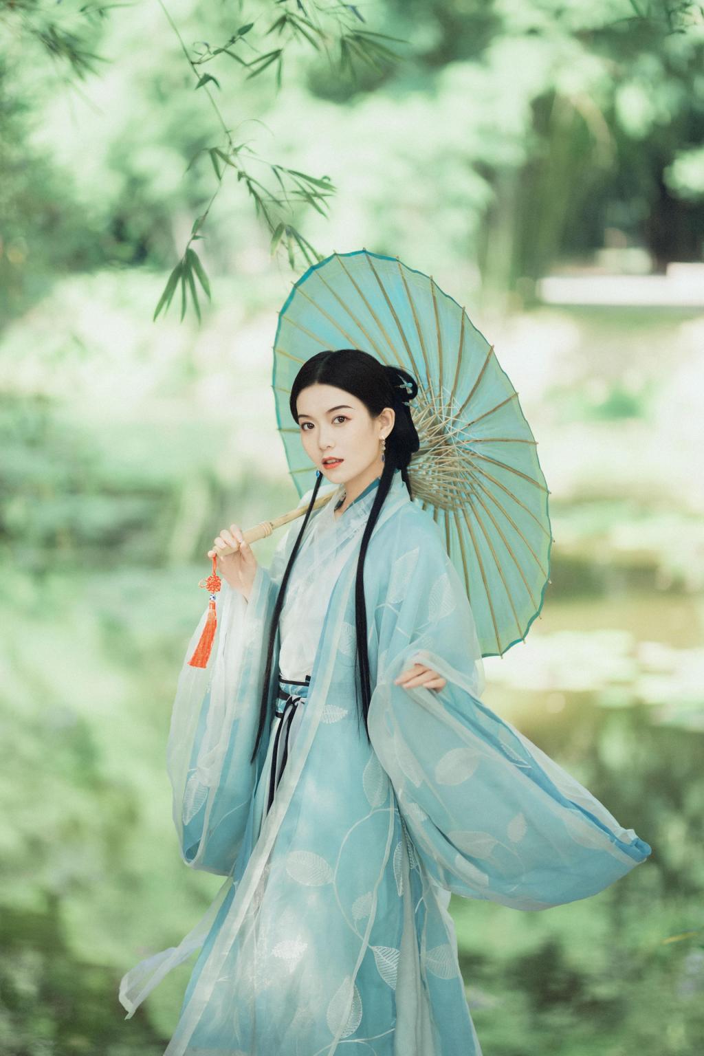 美女气质非凡古风诱人写真