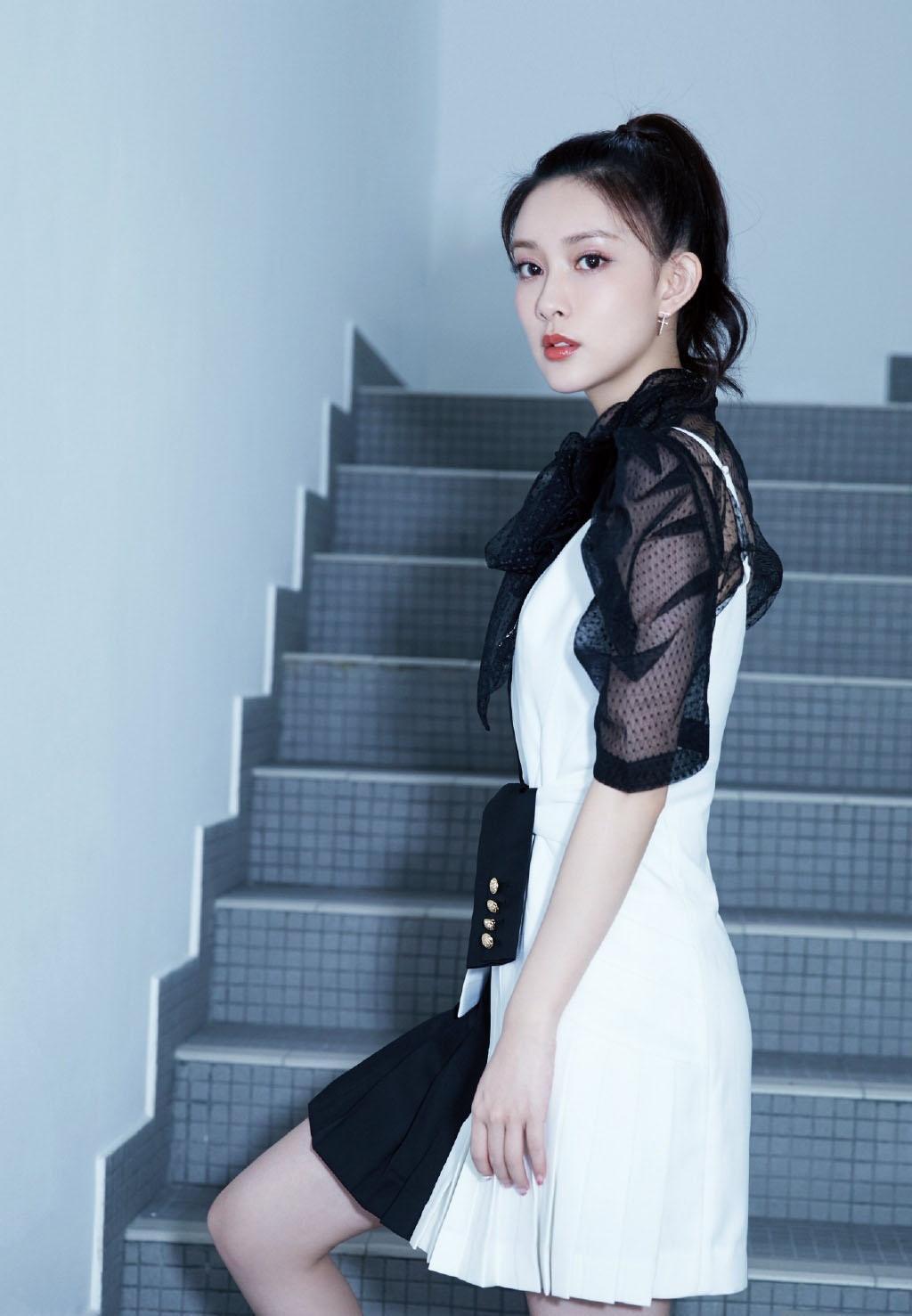 孟子义时尚拼接连衣裙性感写真