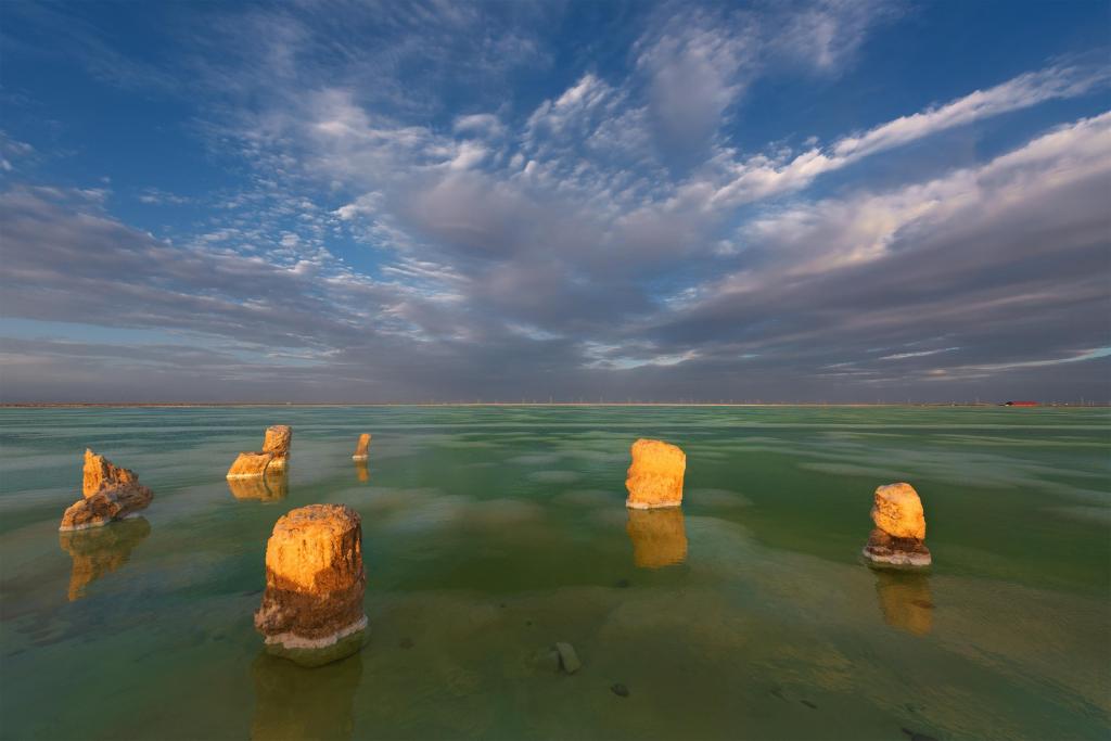 察尔汗盐湖优美迷人风光