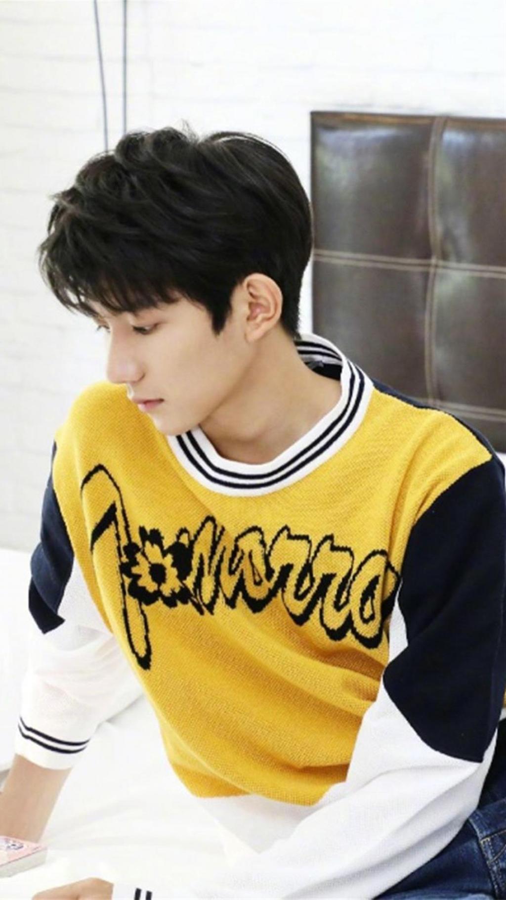 文艺小男神王源帅气写真