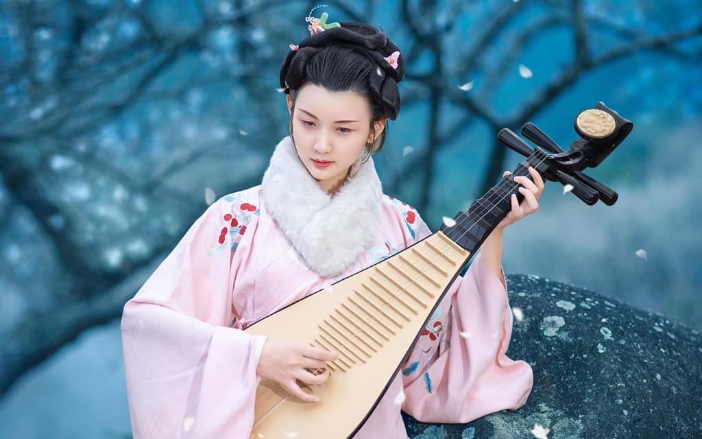 古装美女弹琵琶唯美写真
