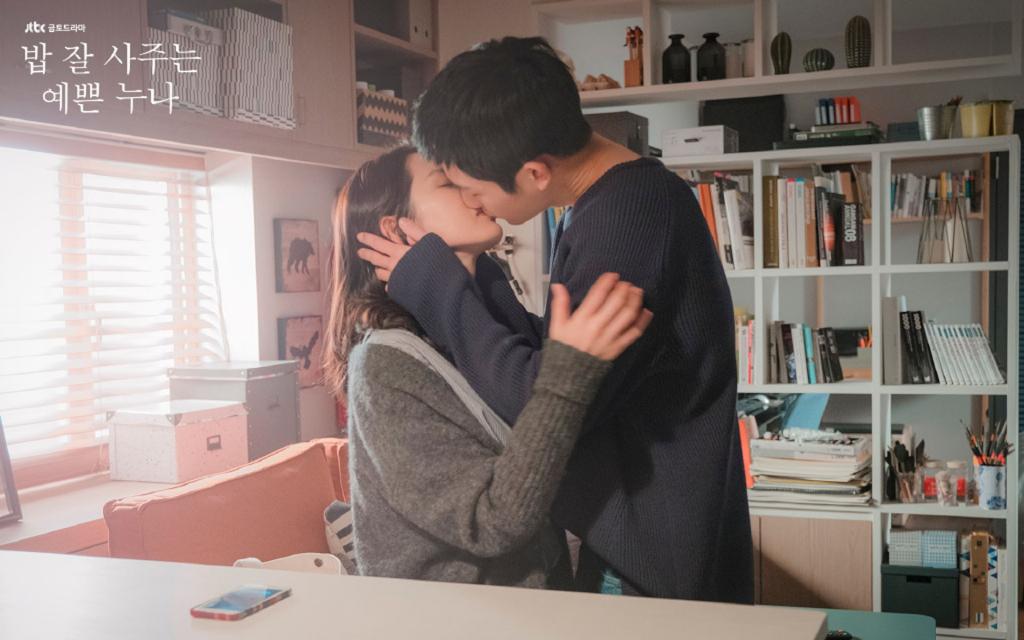 《经常请吃饭的漂亮姐姐》唯美剧照