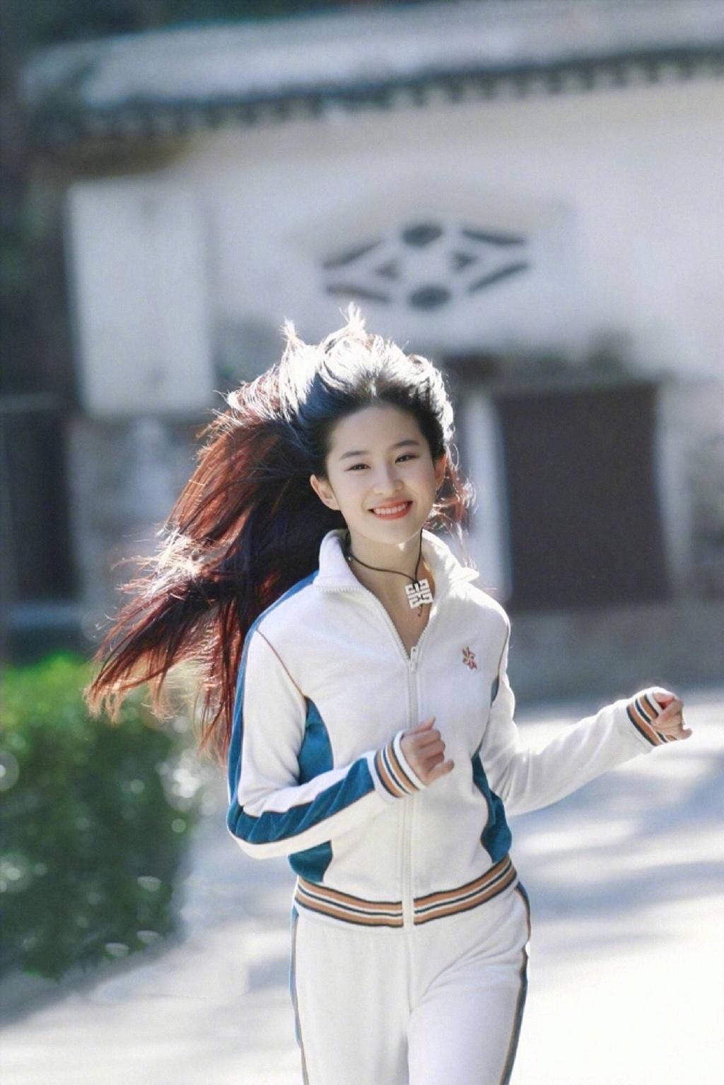 刘亦菲时尚运动风青春魅力写真