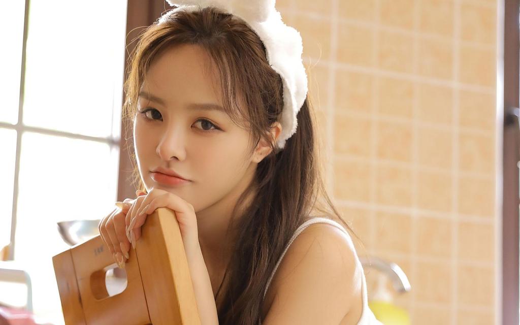 私房性感养眼美女甜美清秀天真白皙迷人写真