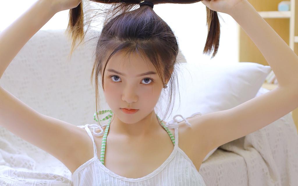 天真可爱的萌妹子