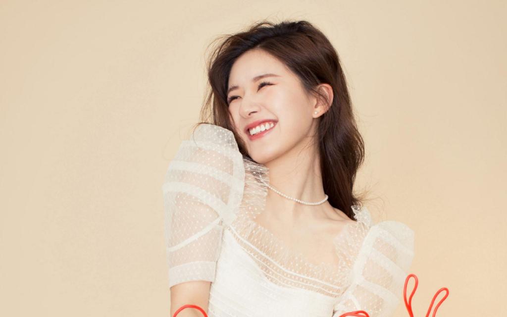 赵露思甜美搞怪俏皮迷人写真