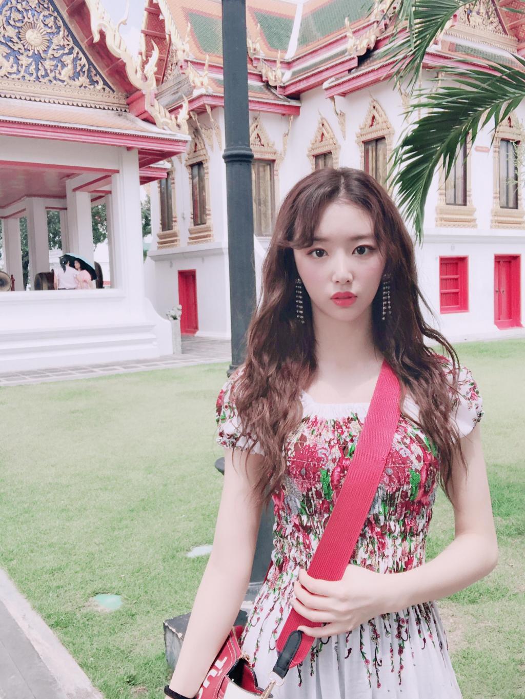 美丽少女孔雪儿曼谷甜美写真