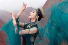 佟丽娅异域风情写真