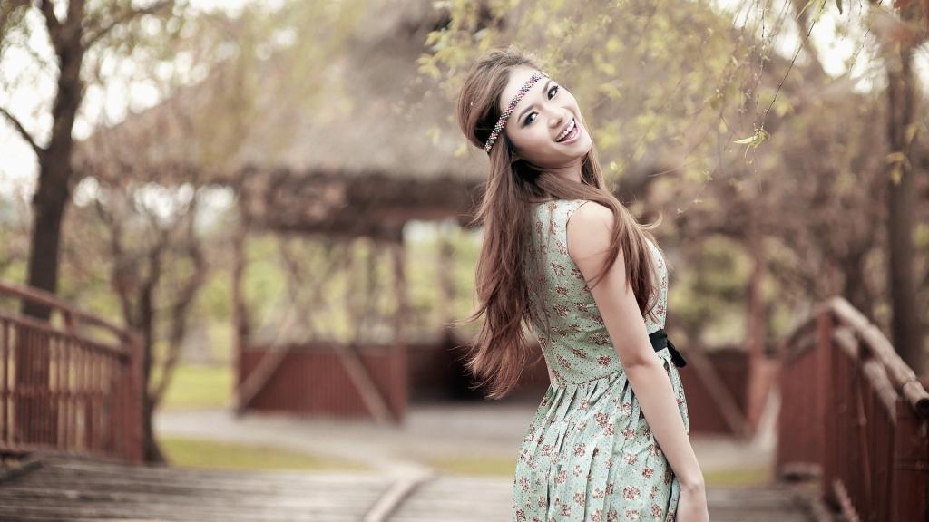 貌美如花的女人时尚户外写真