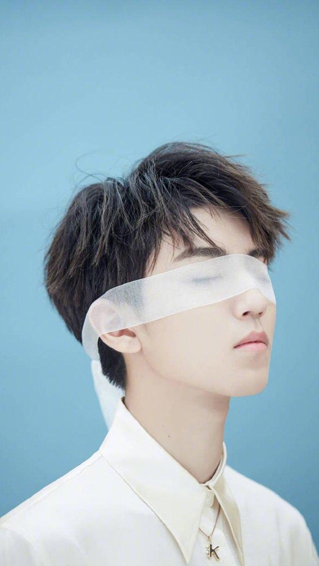 小鲜肉王俊凯文艺小清新写真