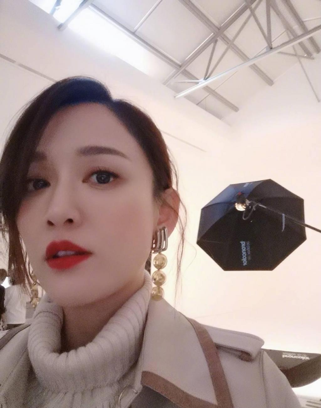 气质美女陈乔恩城市旅拍唯美写真