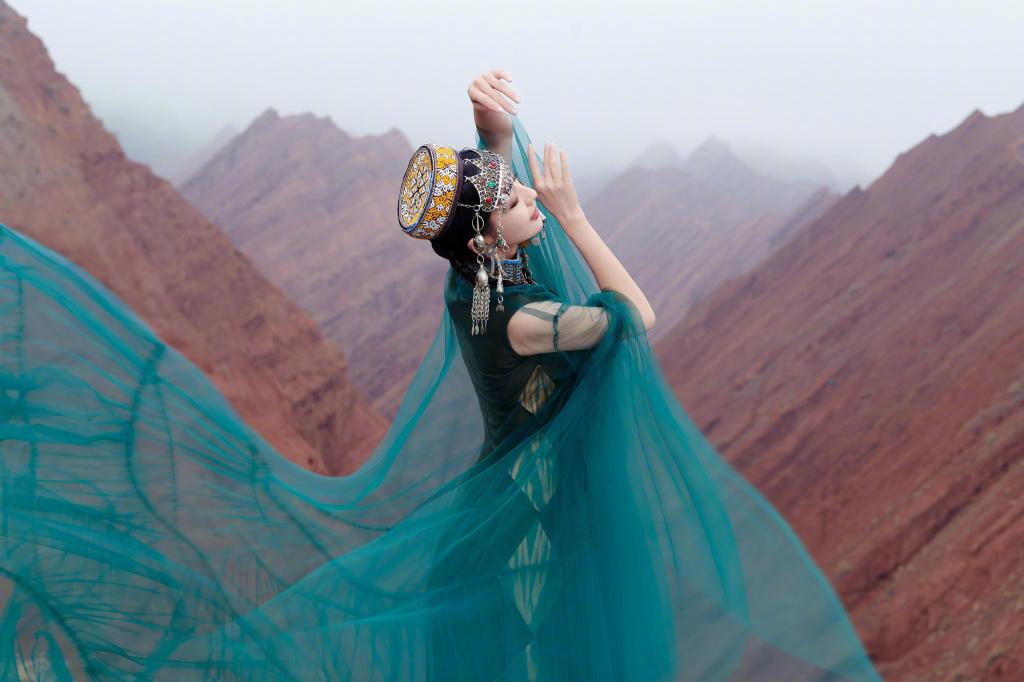 佟丽娅异域风情写真