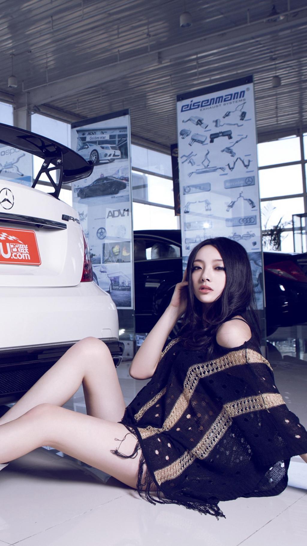 性感的奔驰车模