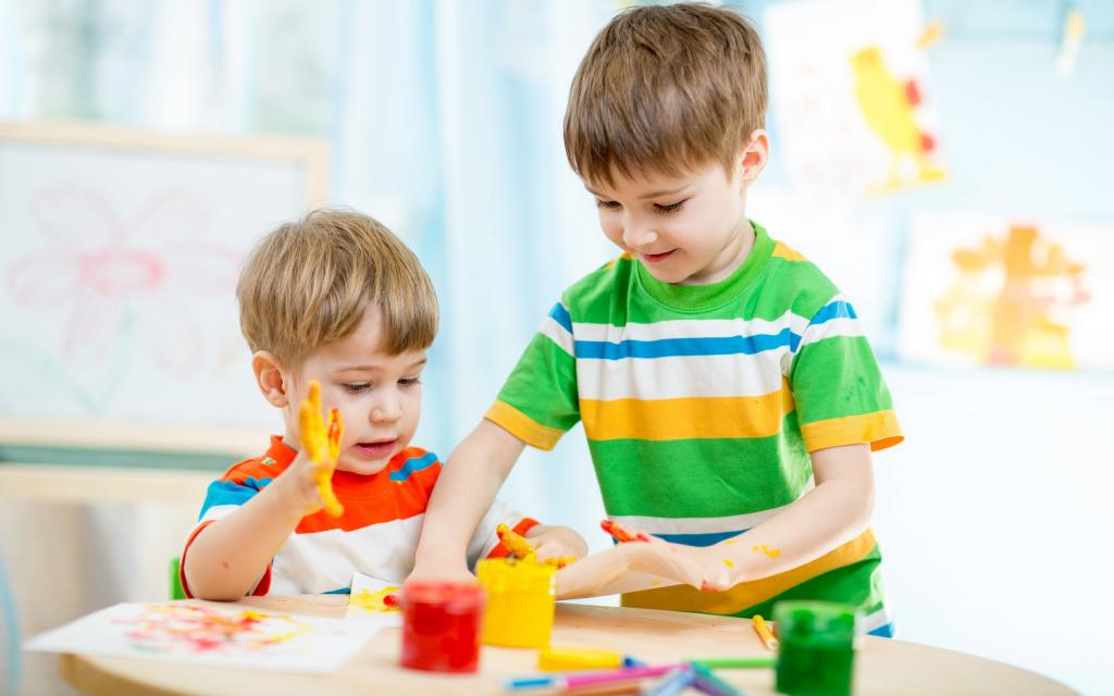 儿童快乐玩耍写真