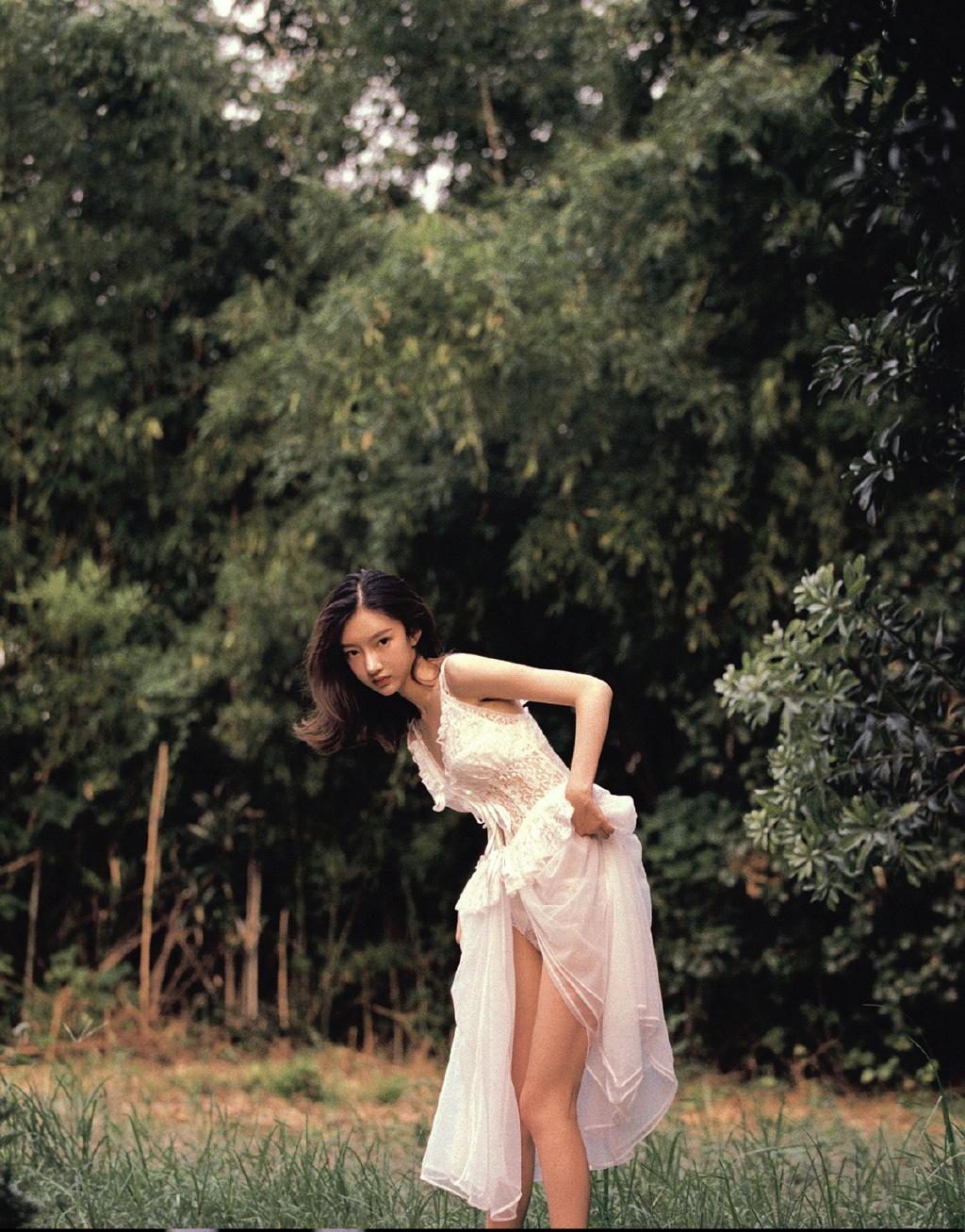 青春元气美女蕾丝性感诱惑写真